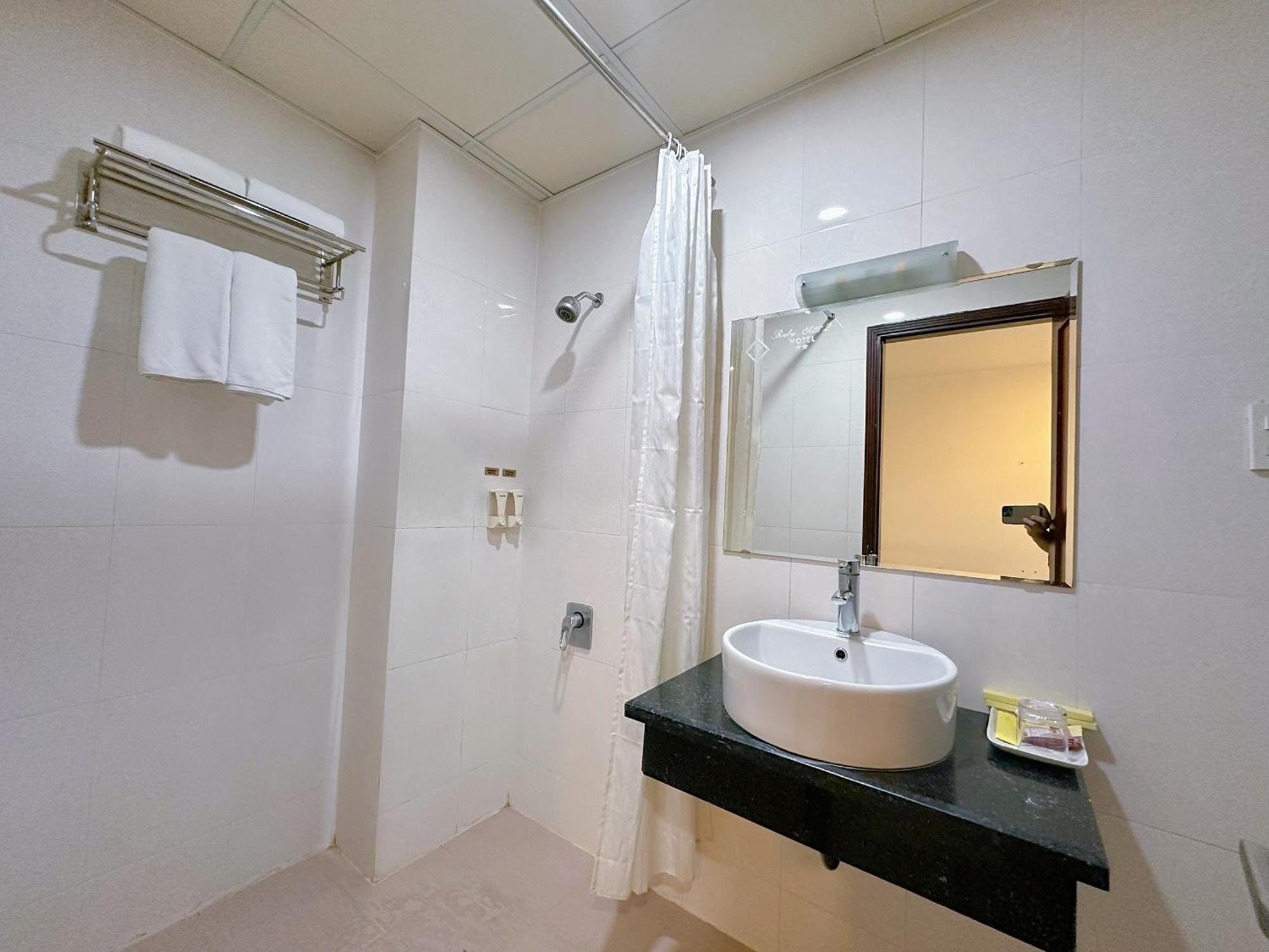 הו צ'י מין סיטי Ruby Star Hotel- Near Ben Thanh Market מראה חיצוני תמונה
